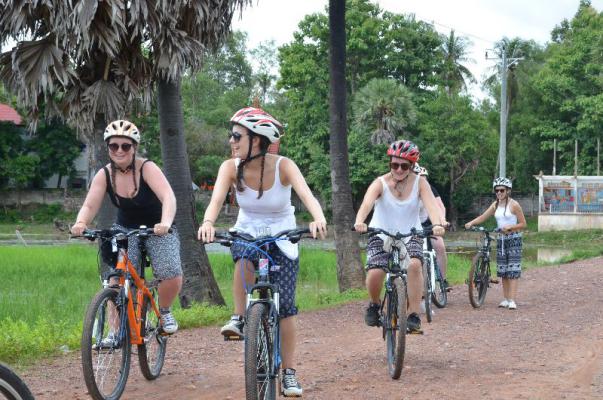 Phnom Kulen Waterfall and Kampong Phluk Discovery