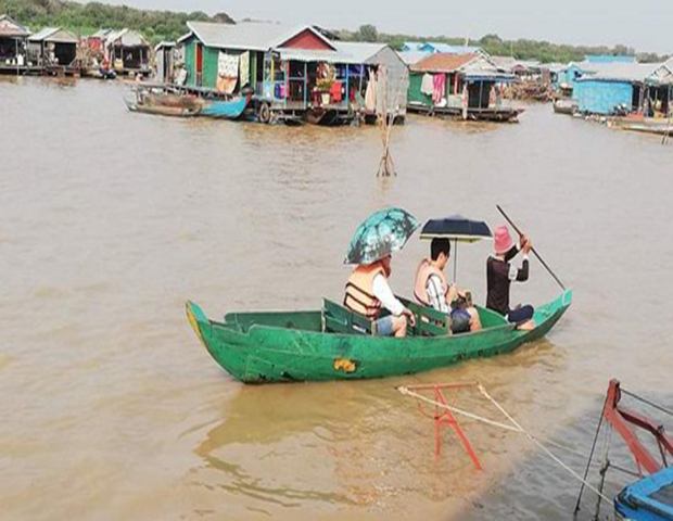 Full-Day Kampong Kleang Floating Village Tour